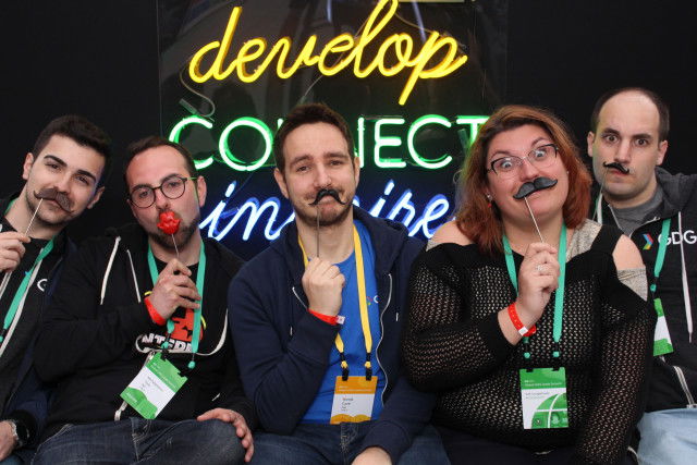 GDG NEON BOOTH 2019