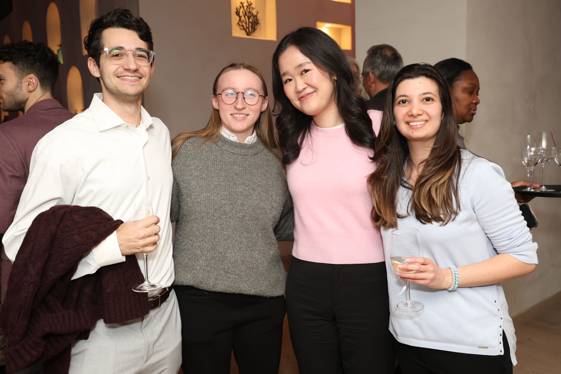 EY ROAMING PHOTOGRAPHER