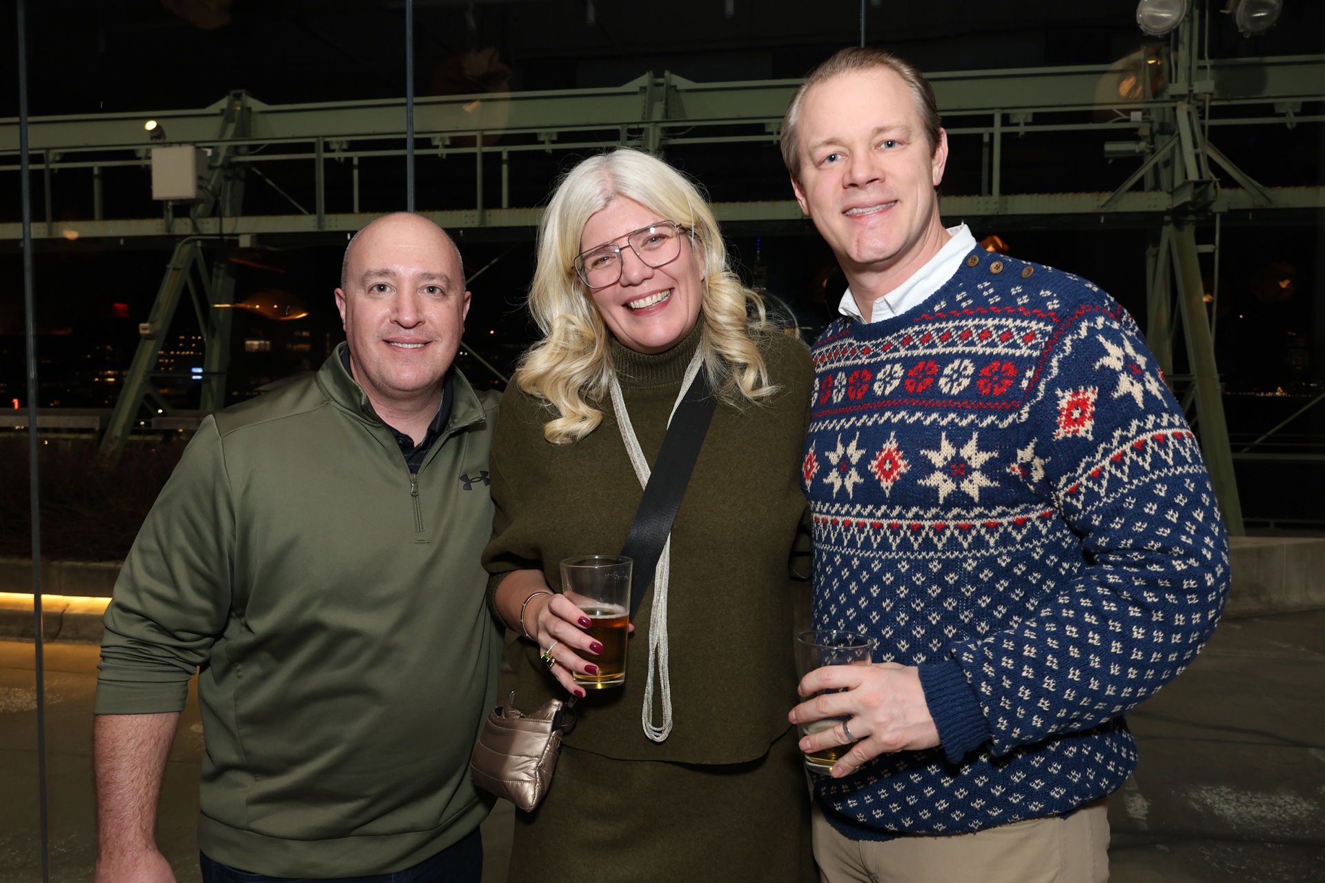 EY ROAMING PHOTOGRAPHER