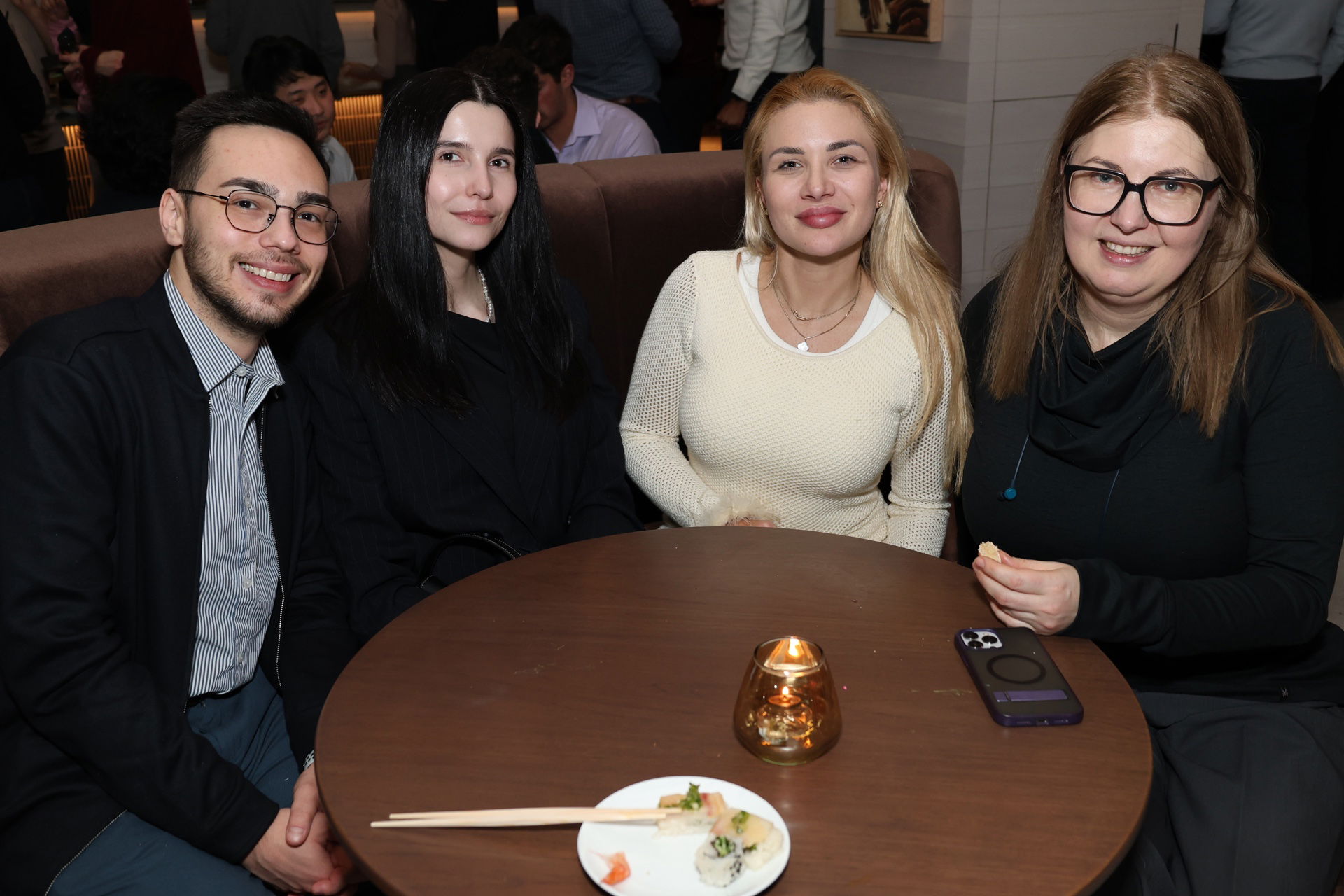 EY ROAMING PHOTOGRAPHER