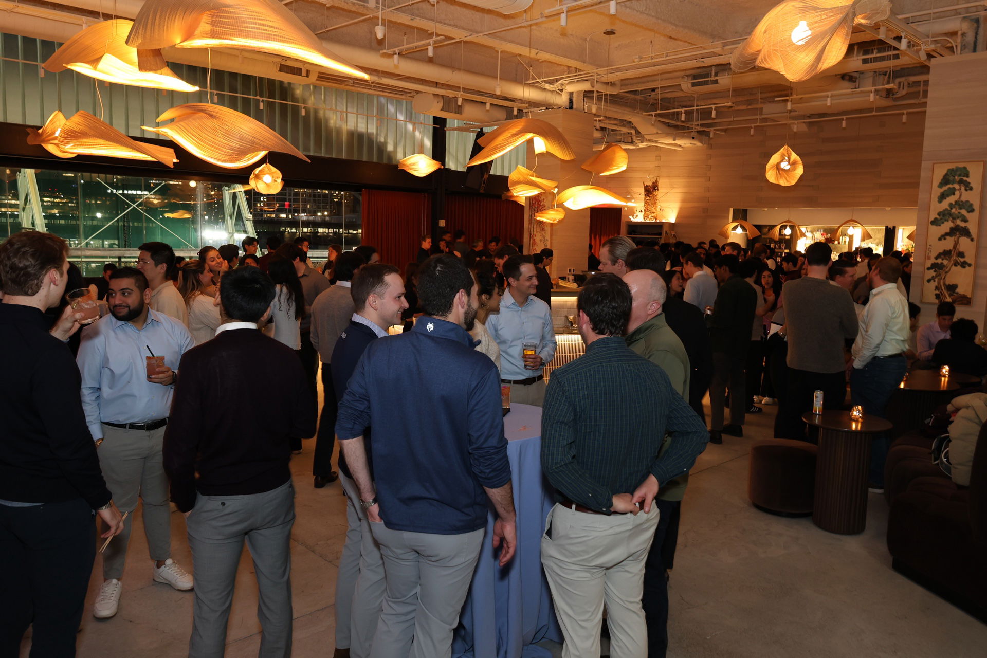 EY ROAMING PHOTOGRAPHER