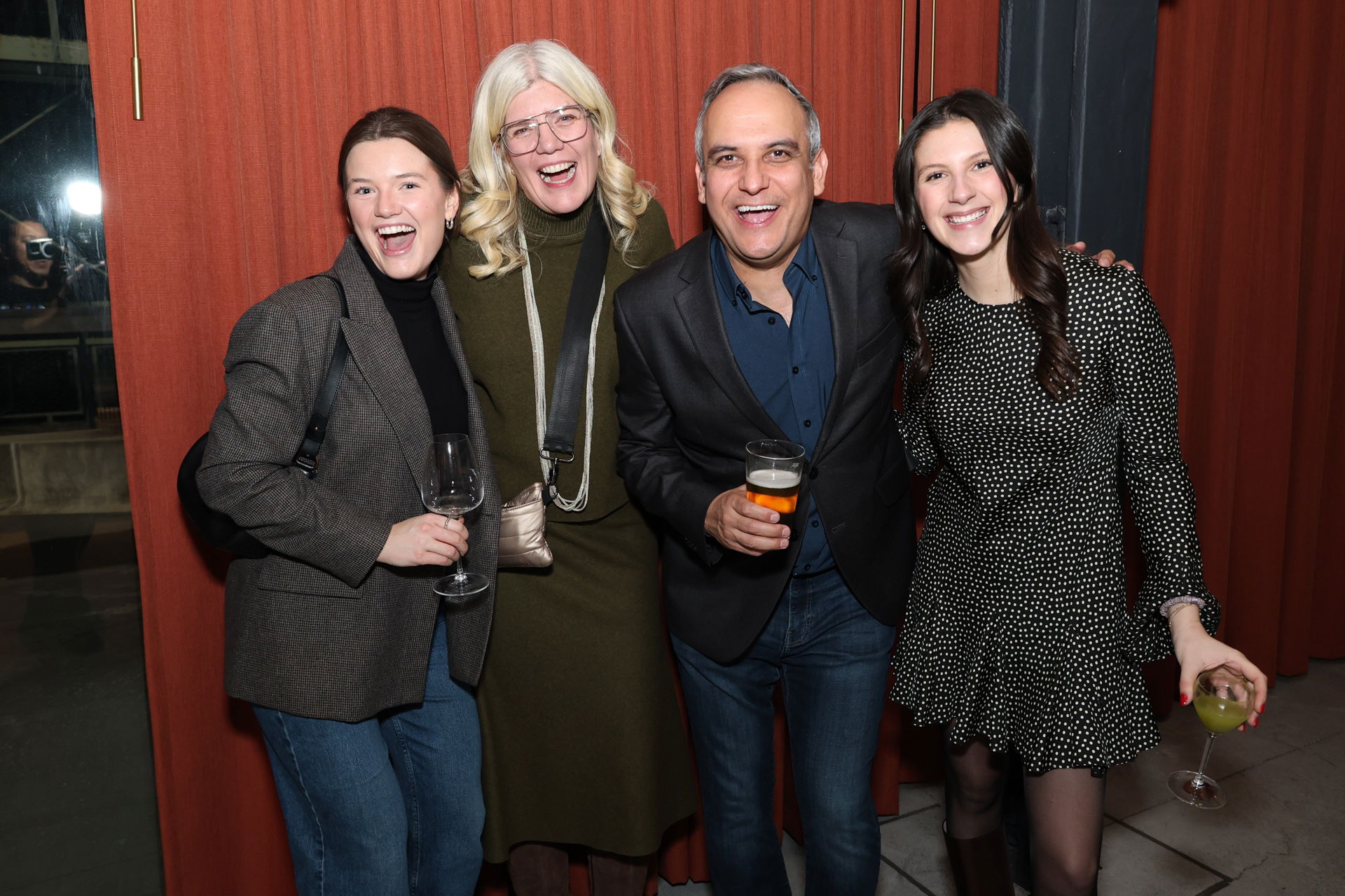 EY ROAMING PHOTOGRAPHER